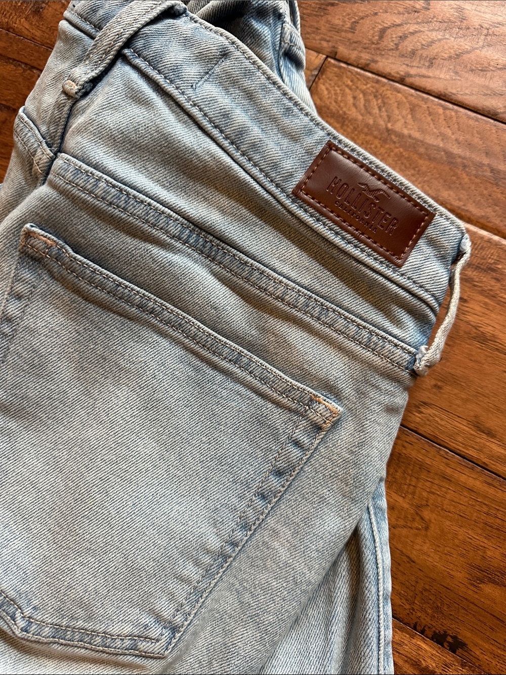 Hollister Women’s  Light Wash Straight Jeans 9R w29 l27